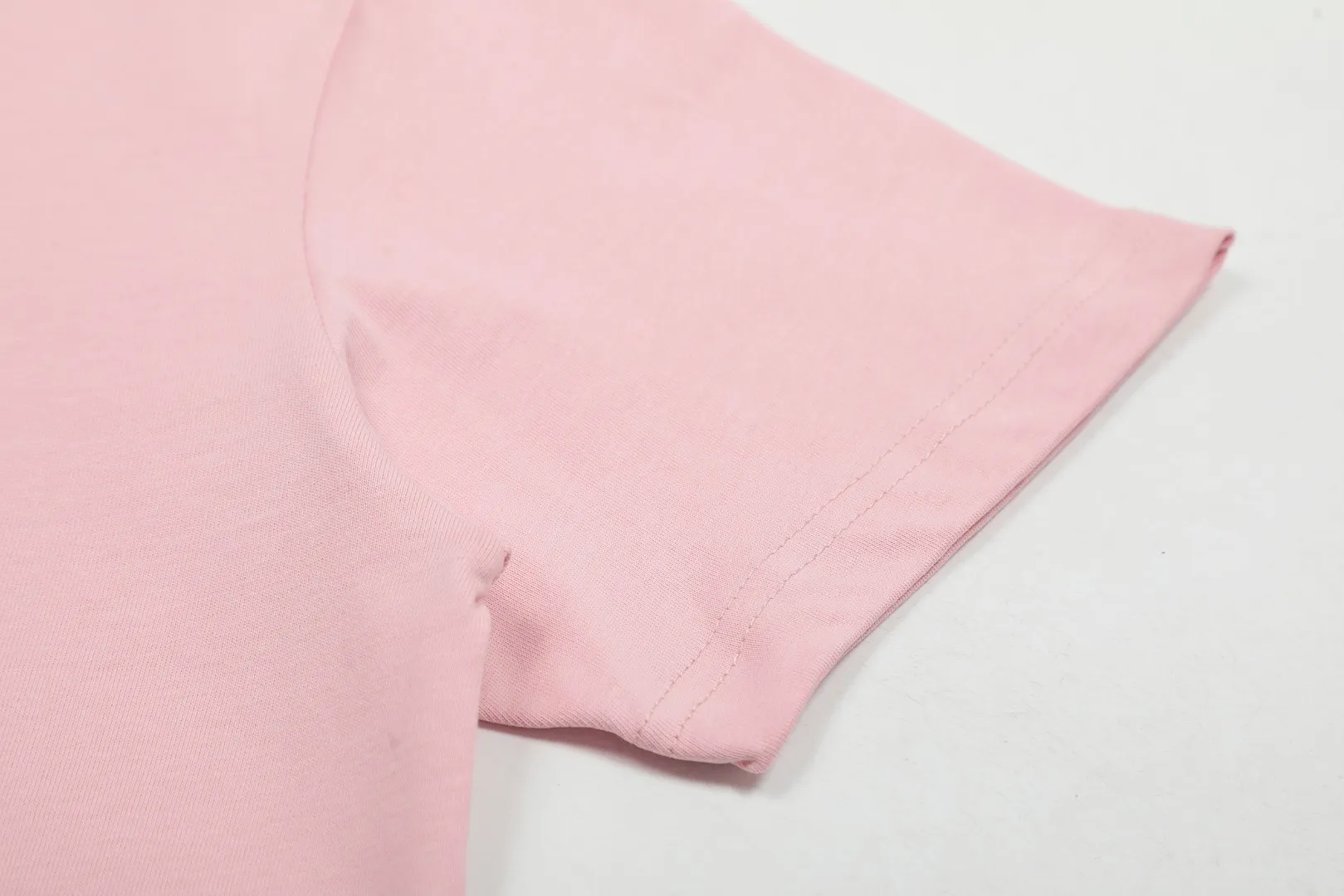 vivienne west wood The Queen Mother of the West Vivienne Saturn Embroidered Short Sleeve VIVI 157# "Exclusive Style" The new fabrics have been washed twice at high temperature + water. It is the only one in the entire network that achieves 0 shrinkage. The Solona thread is arranged. The threaded neckline does not deform. It is tight and dense. Welcome to compare. The entire series of correct accessories. Every detail is completely restored and can be stretched directly.
